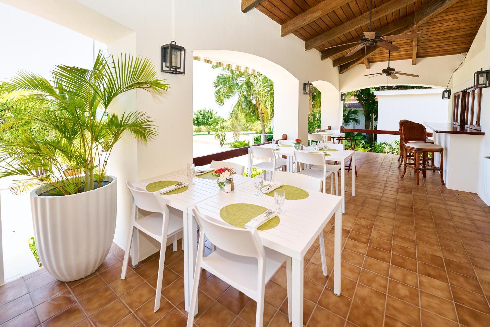 Mount Nevis Hotel Esterno foto