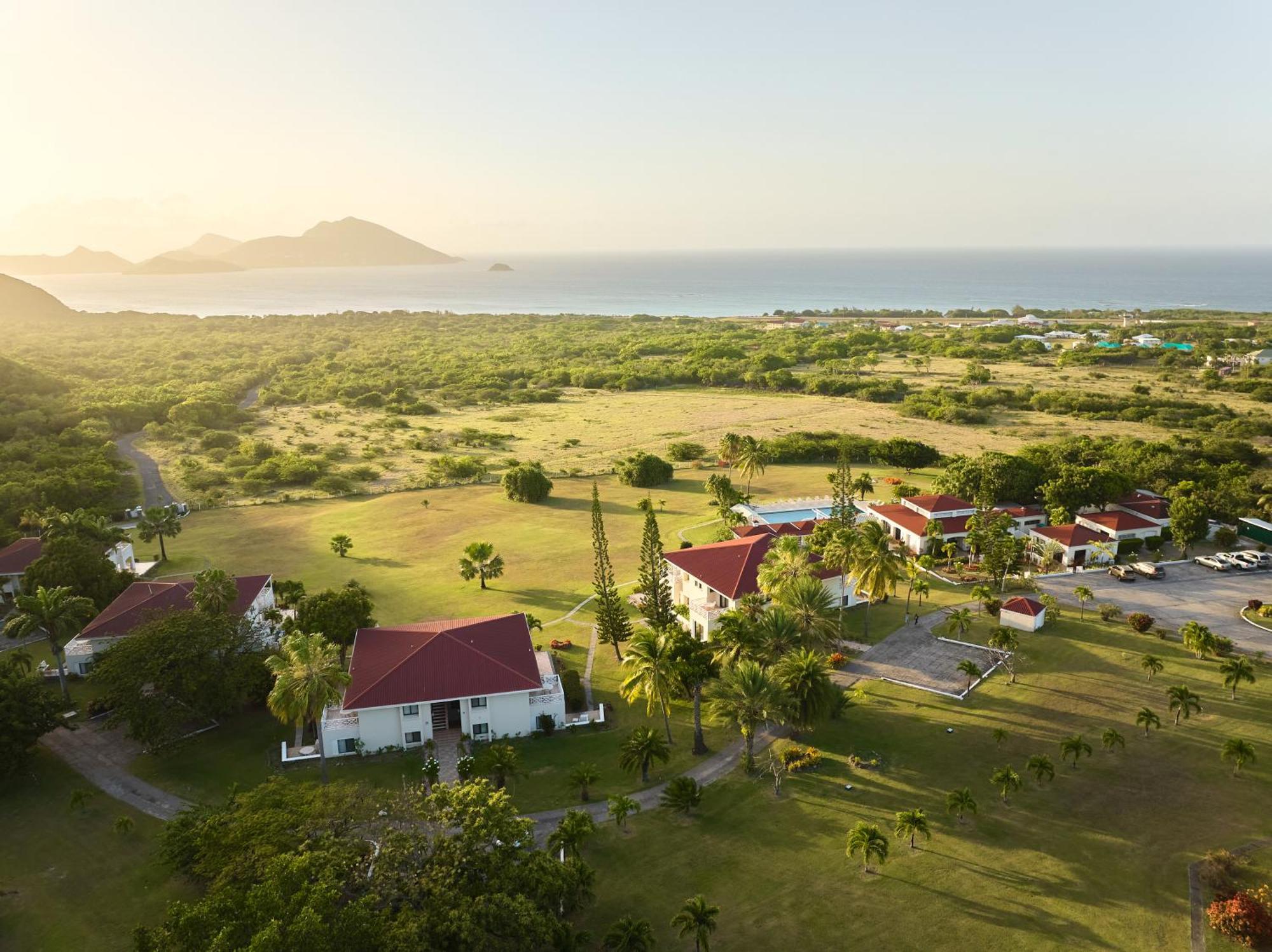 Mount Nevis Hotel Esterno foto